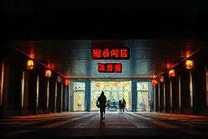 《雨滴列车》动画雨幕场景，线条独立性与色块边界